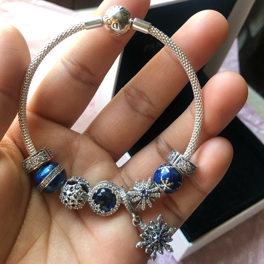 Authentic Pandora Bracelet w/ 8 Pandora Charms Winter themed - Picture 4 of 14